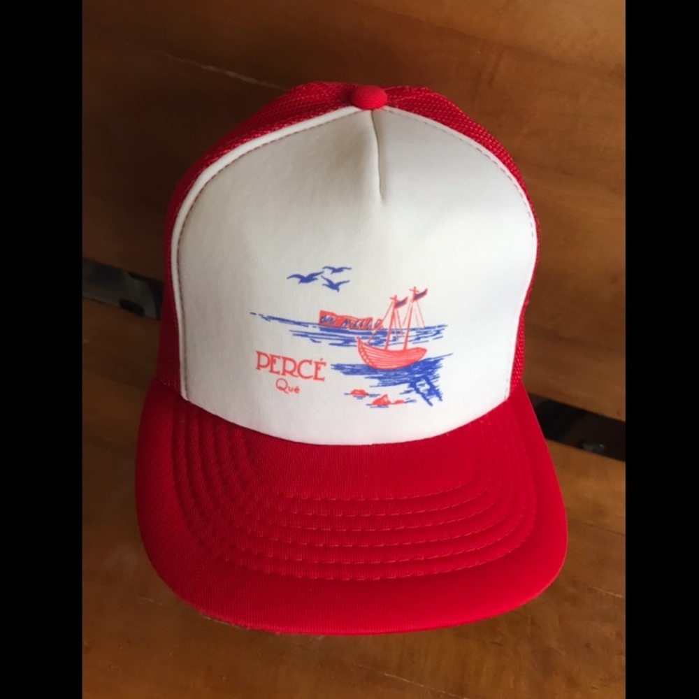 🌊Vintage Trucker Hat: Percé, Québec🌊